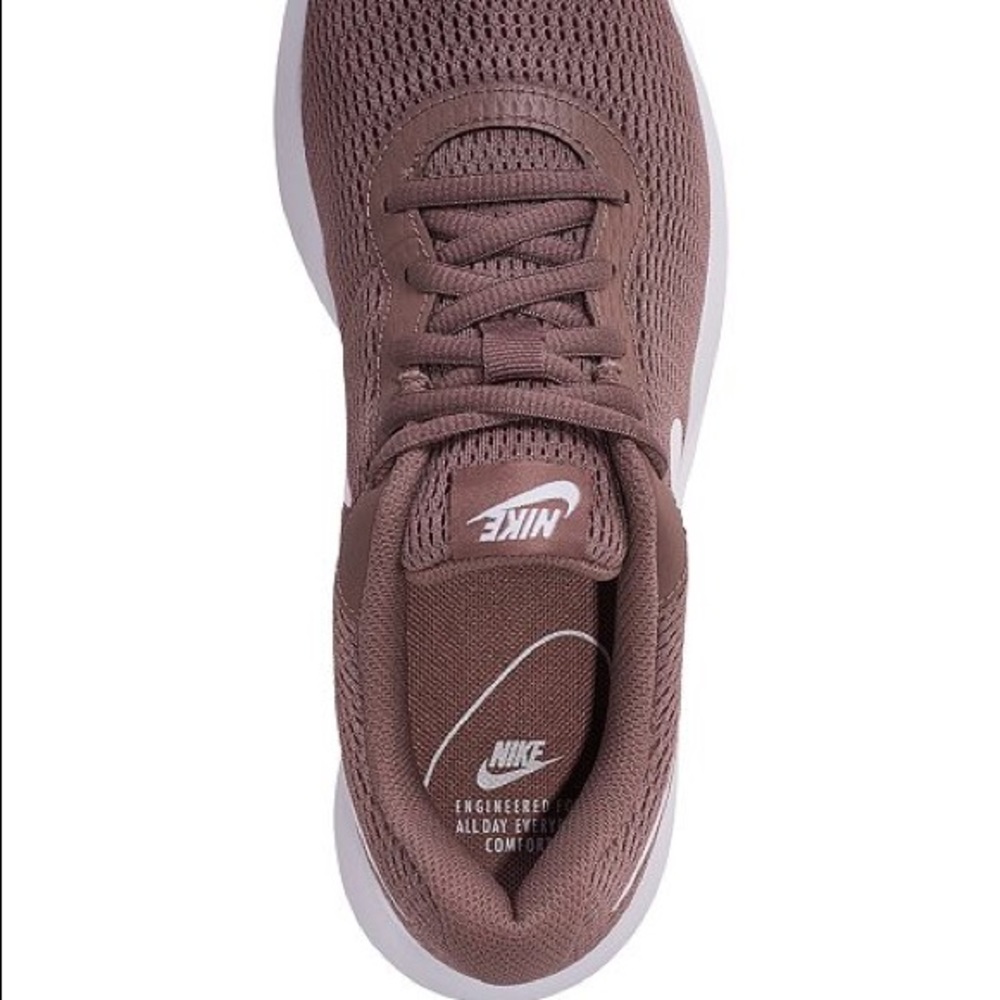NEW - Woman’s Nike Tanjun shoes - Picture 8 of 8
